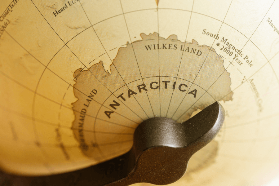 Map of Antarctic. Source: https://www.pexels.com/cs-cz/foto/klasicky-koule-antarktida-svetadil-8828641/